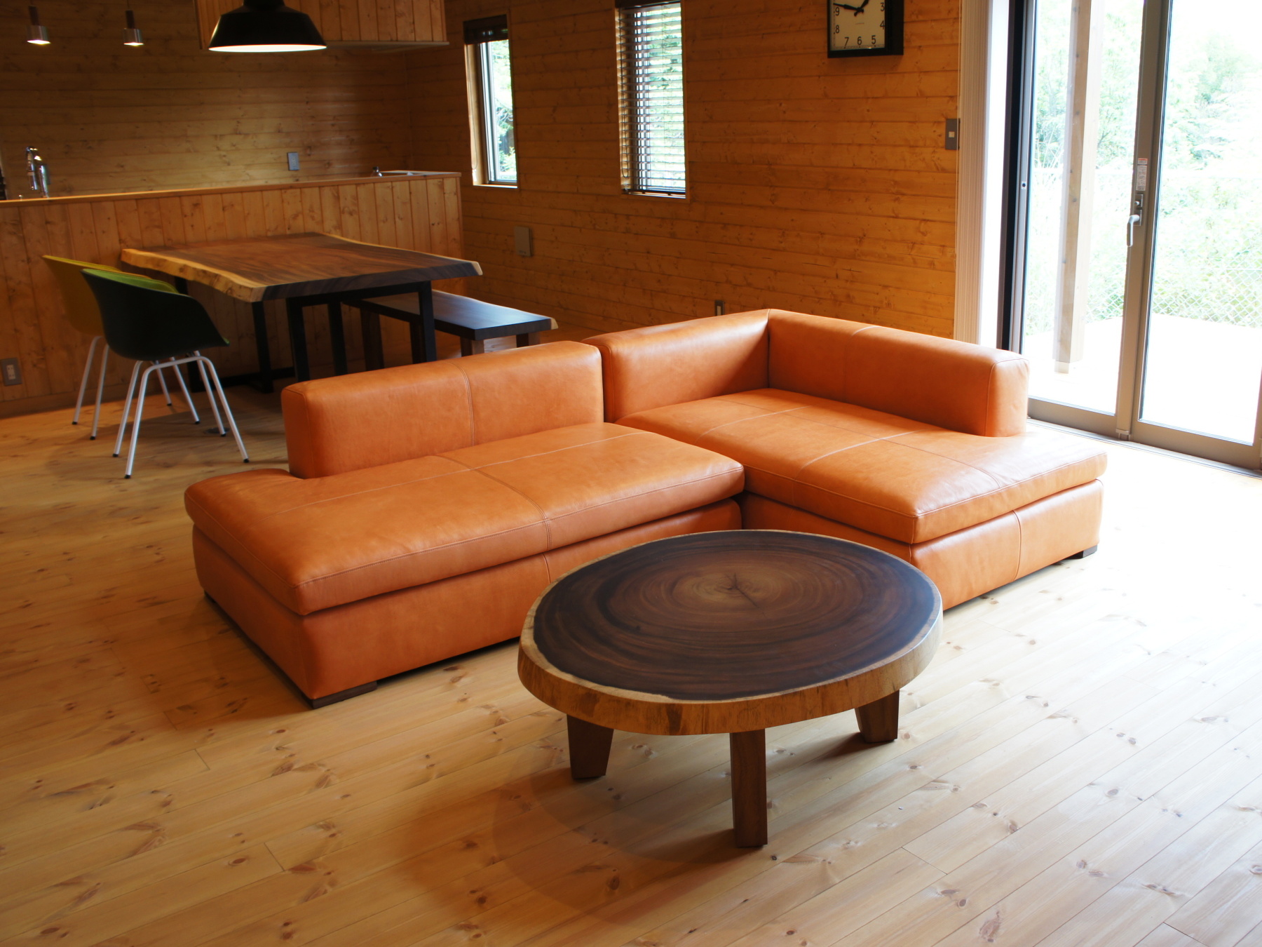 素材を感じる家具を使ってのコーディネート Flou 広島のインテリアショップ フロウ
